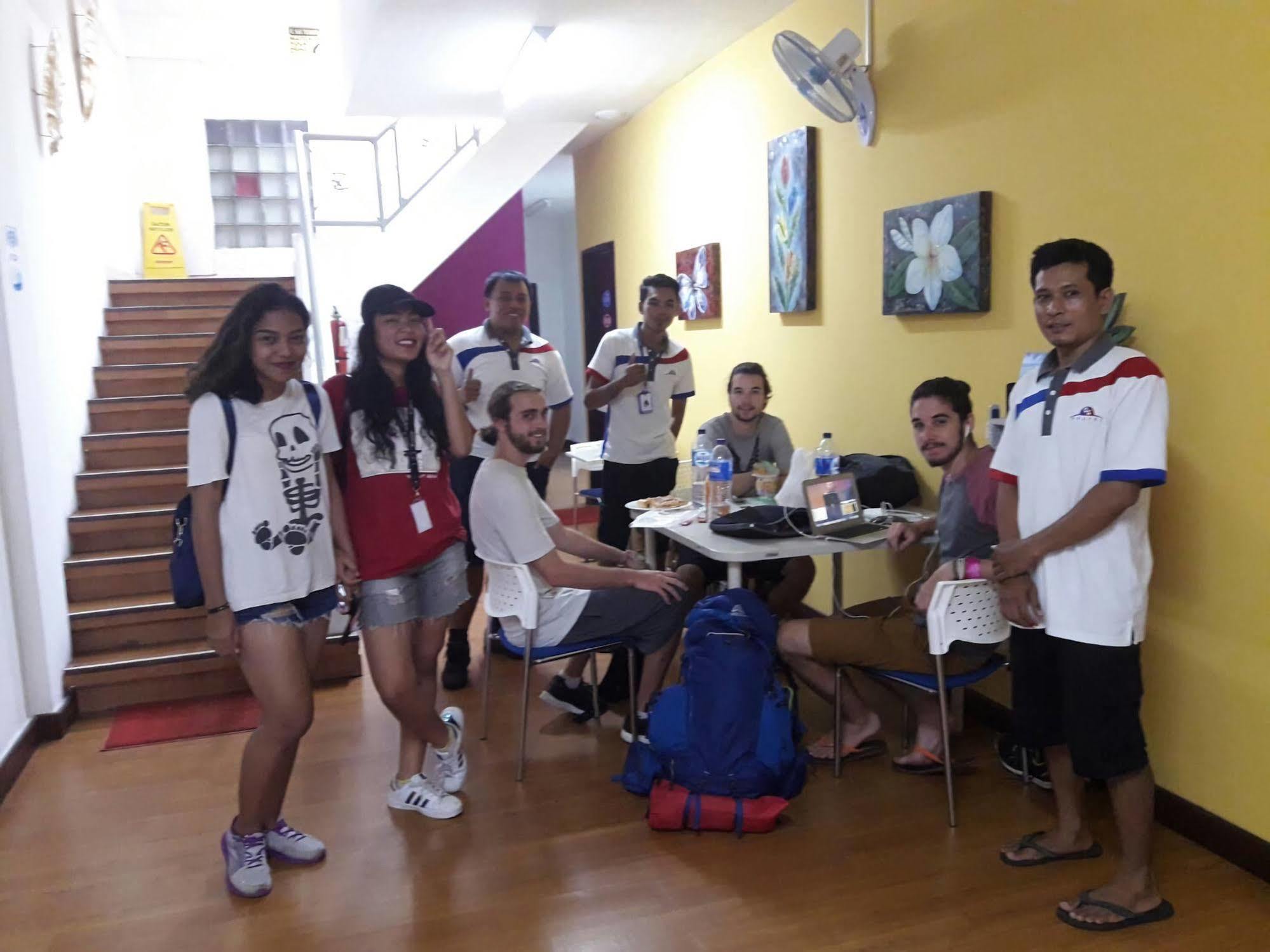 Cx Hostel Kuta Raya Экстерьер фото