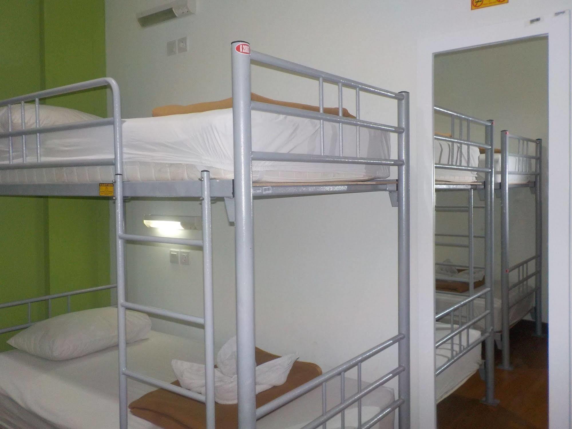 Cx Hostel Kuta Raya Экстерьер фото