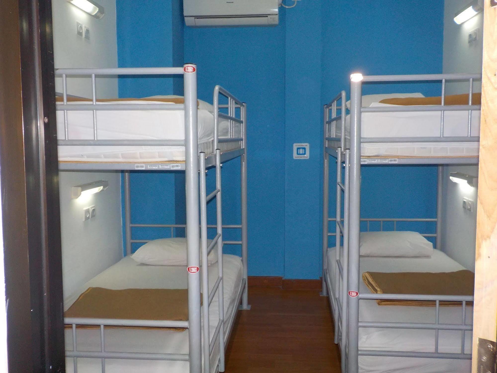 Cx Hostel Kuta Raya Экстерьер фото