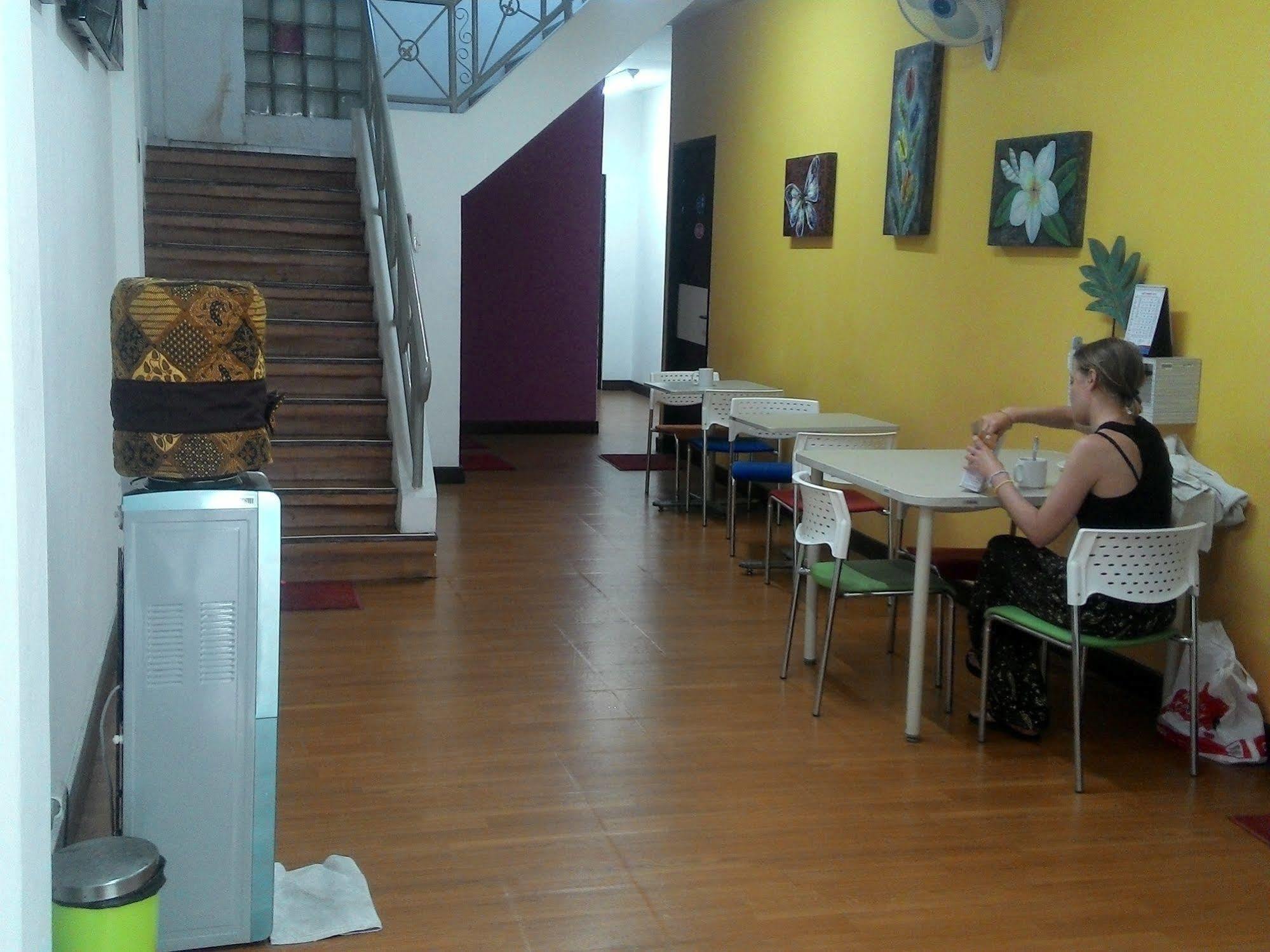 Cx Hostel Kuta Raya Экстерьер фото