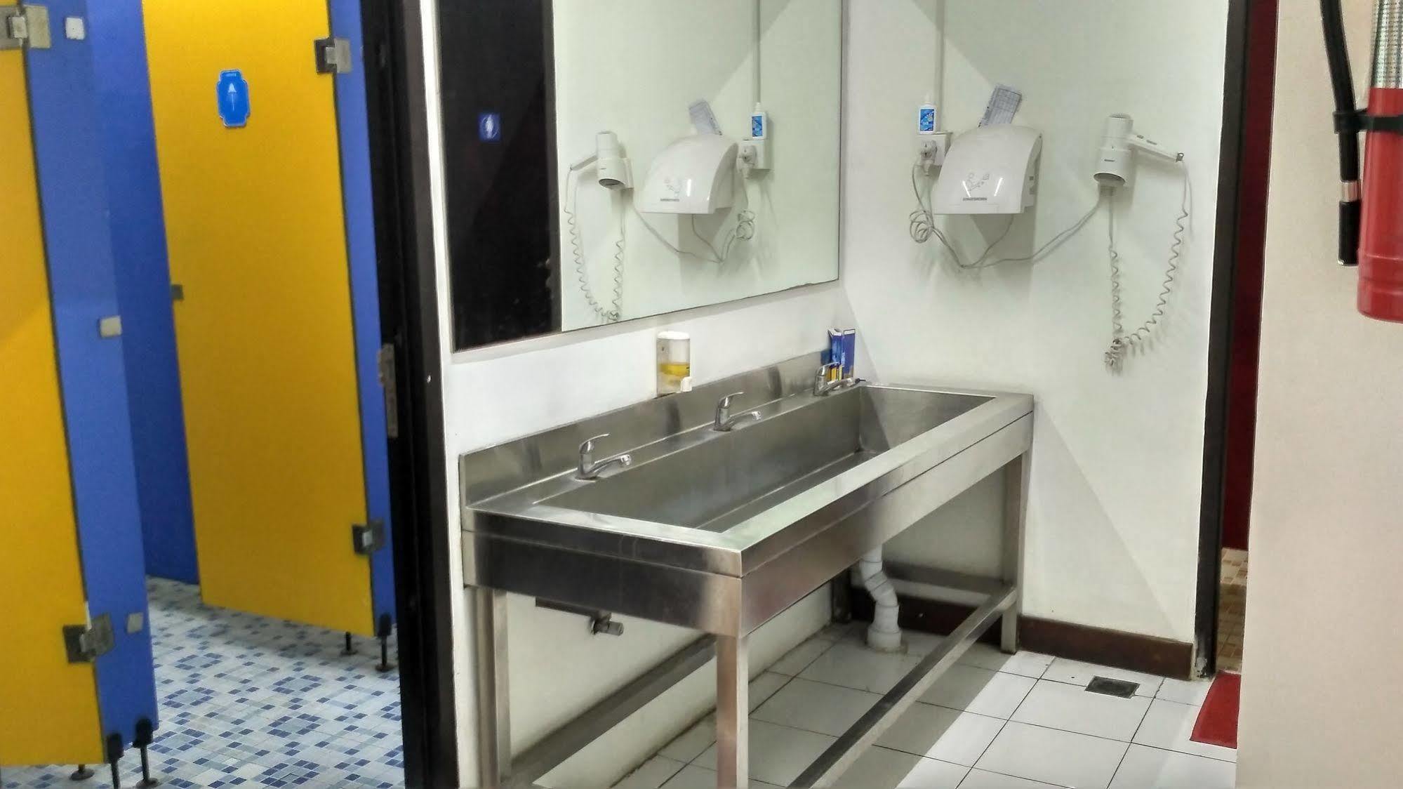 Cx Hostel Kuta Raya Экстерьер фото